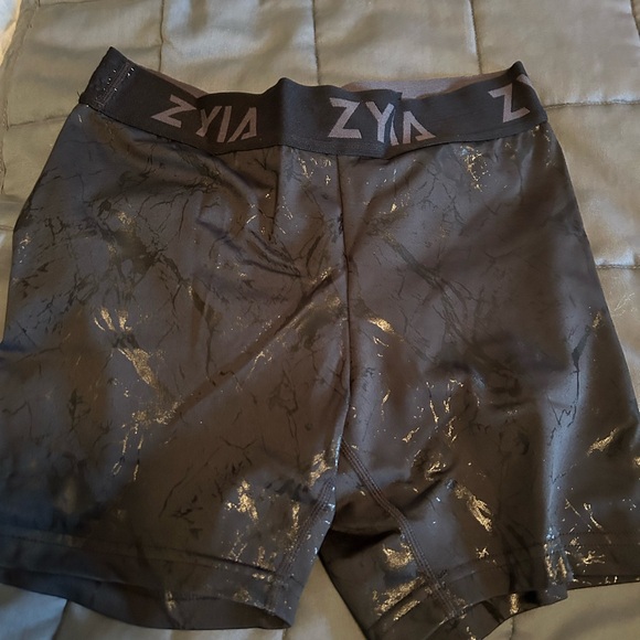 Zyia marble hustle shorts - Picture 2 of 3